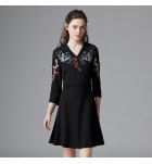 女裝大碼連身裙V領刺繡A字裙